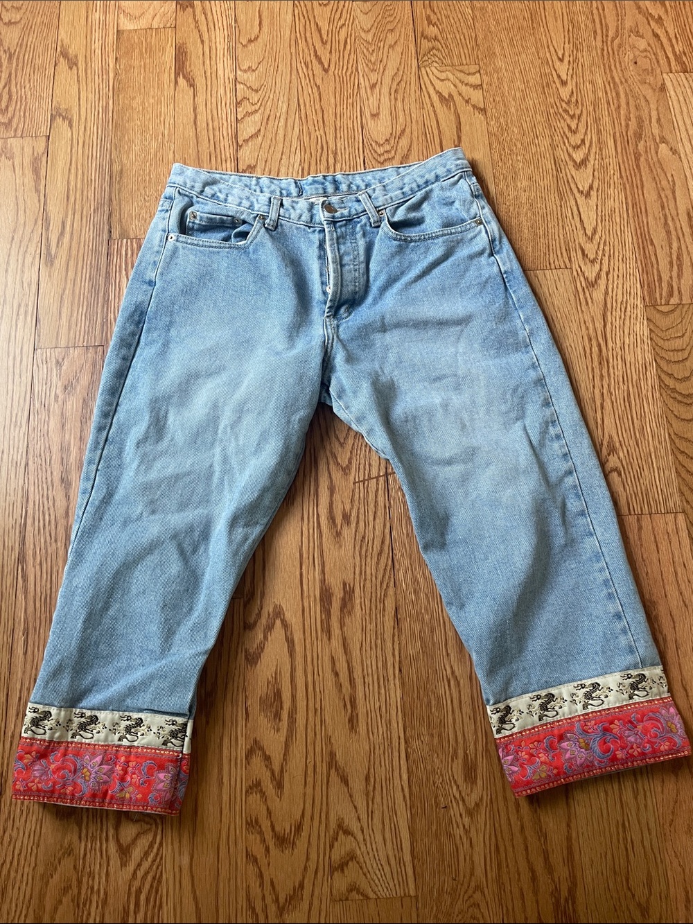 LONDONJEAN Light Blue Cropped Jeans with Multicolor Embroidered Cuffs